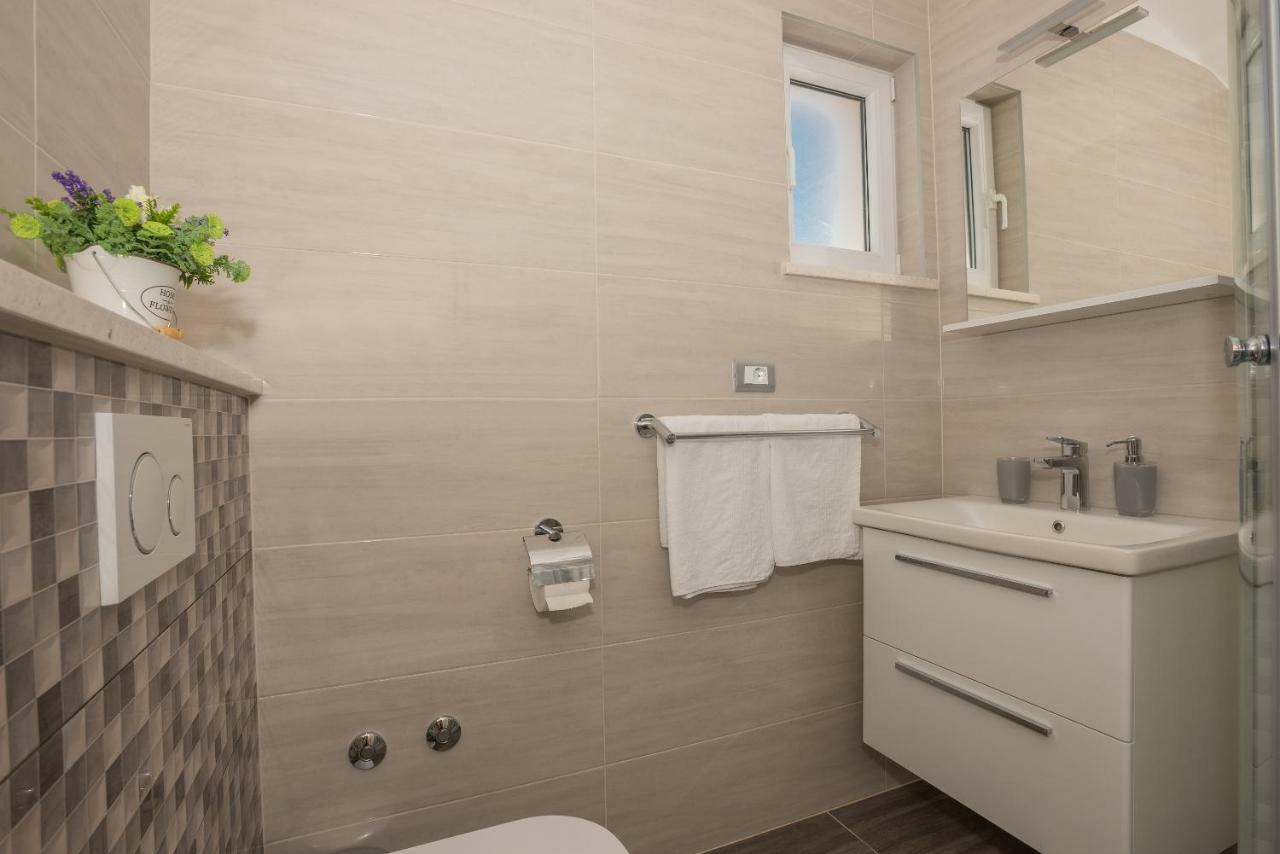 Apartmani Vujcic Makarska Buitenkant foto